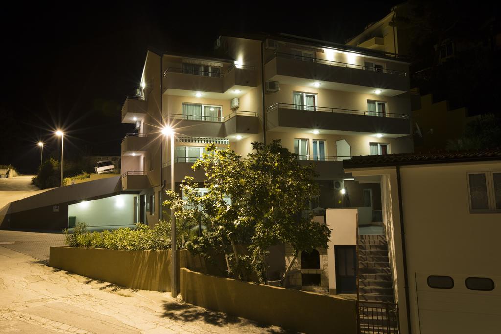 Apartments Vila Adrijana & Fitness Studio Wolf Baška Voda Extérieur photo