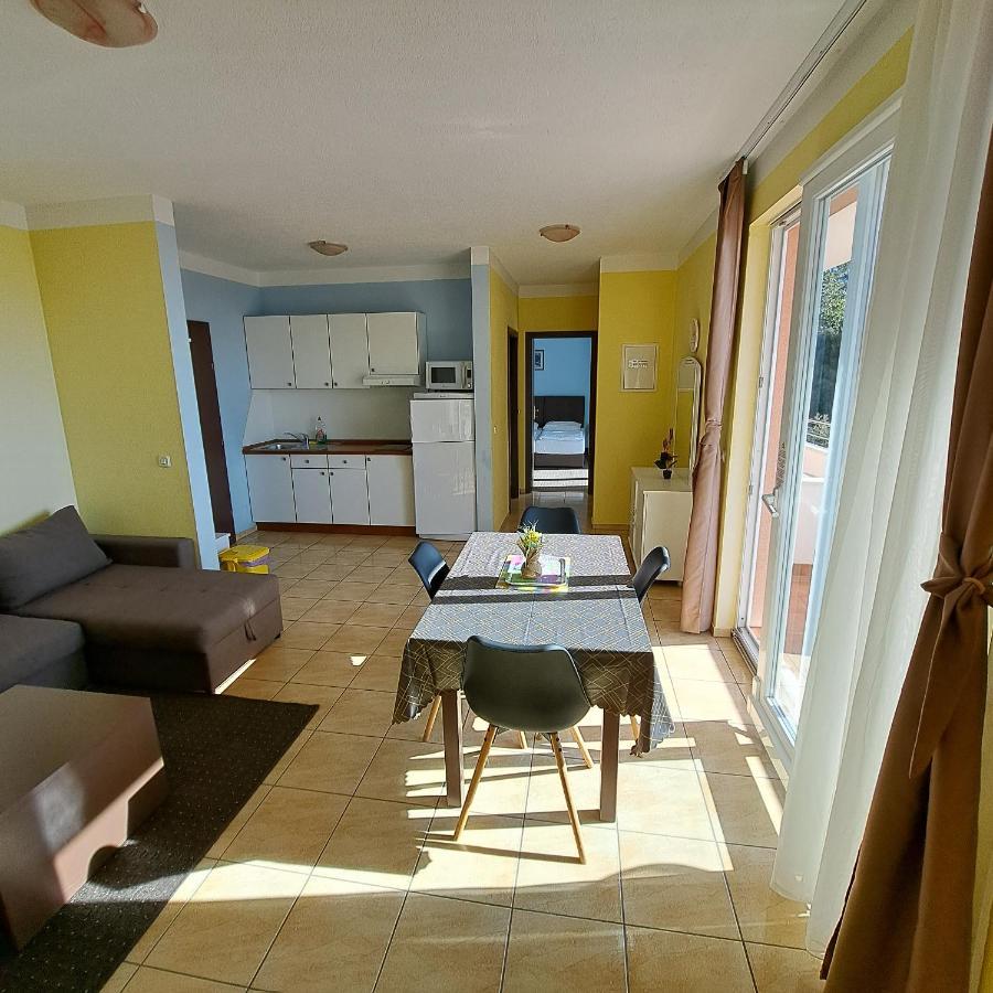 Apartments Vila Adrijana & Fitness Studio Wolf Baška Voda Extérieur photo