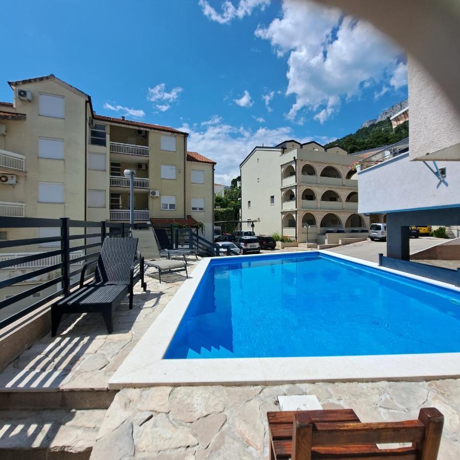 Apartments Vila Adrijana & Fitness Studio Wolf Baška Voda Extérieur photo