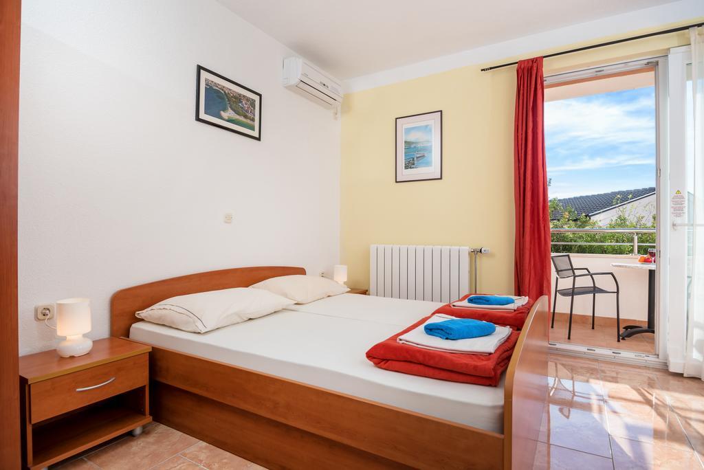 Apartments Vila Adrijana & Fitness Studio Wolf Baška Voda Extérieur photo