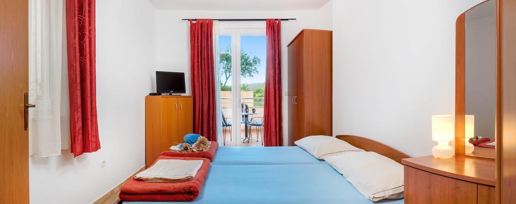 Apartments Vila Adrijana & Fitness Studio Wolf Baška Voda Extérieur photo