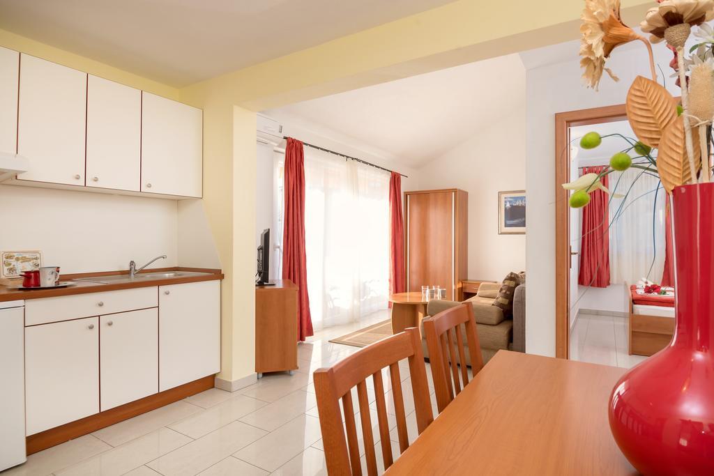 Apartments Vila Adrijana & Fitness Studio Wolf Baška Voda Extérieur photo
