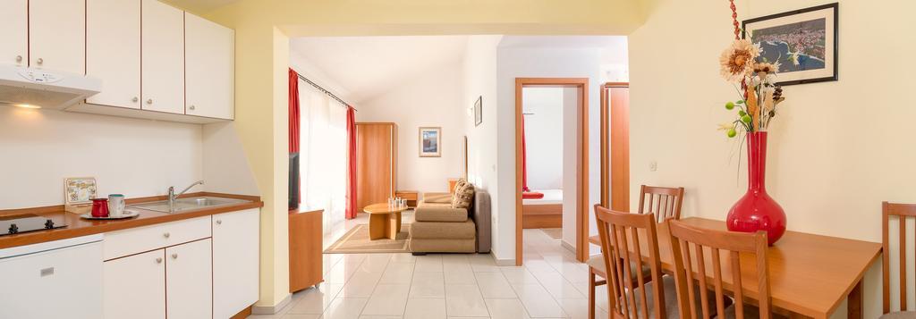 Apartments Vila Adrijana & Fitness Studio Wolf Baška Voda Extérieur photo