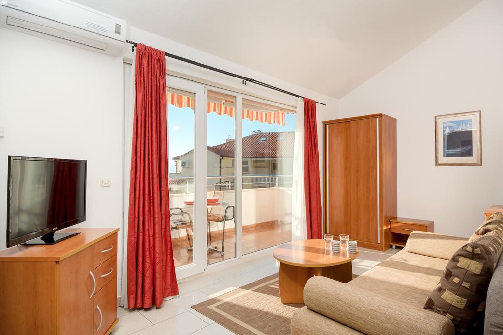 Apartments Vila Adrijana & Fitness Studio Wolf Baška Voda Extérieur photo