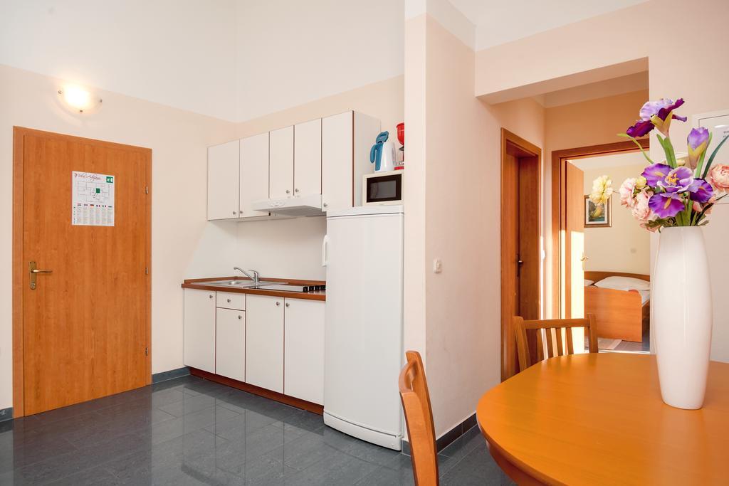 Apartments Vila Adrijana & Fitness Studio Wolf Baška Voda Extérieur photo
