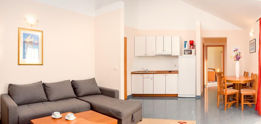 Apartments Vila Adrijana & Fitness Studio Wolf Baška Voda Extérieur photo