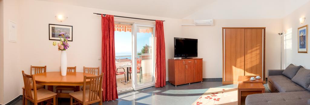 Apartments Vila Adrijana & Fitness Studio Wolf Baška Voda Extérieur photo