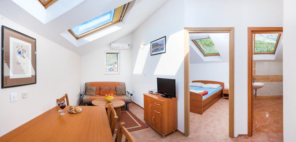 Apartments Vila Adrijana & Fitness Studio Wolf Baška Voda Extérieur photo