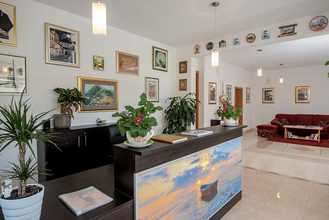 Apartments Vila Adrijana & Fitness Studio Wolf Baška Voda Extérieur photo