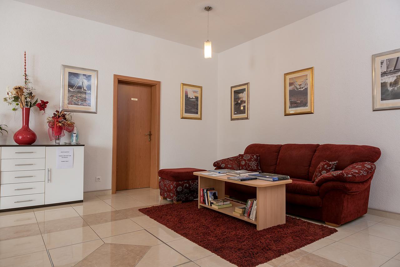 Apartments Vila Adrijana & Fitness Studio Wolf Baška Voda Extérieur photo