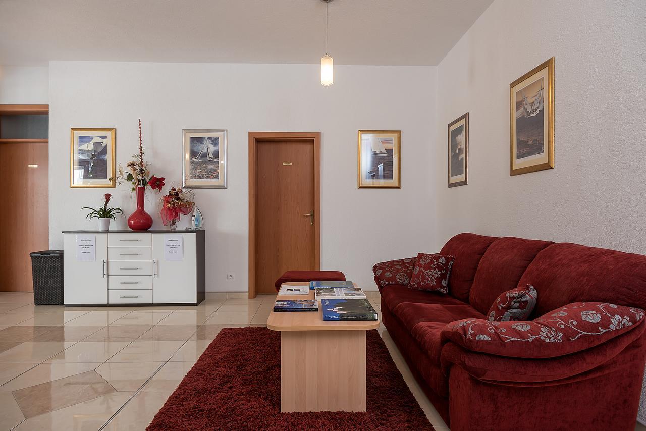 Apartments Vila Adrijana & Fitness Studio Wolf Baška Voda Extérieur photo